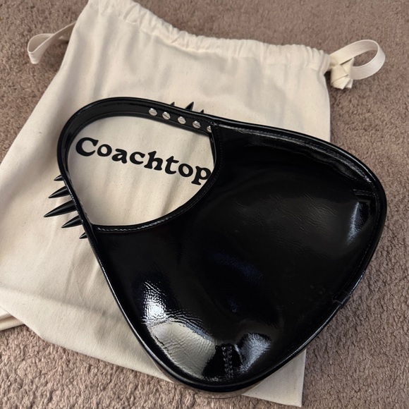 Hard to find and rare Coachtopia bag in crinkle patent leather with spikes - Picture 3 of 16